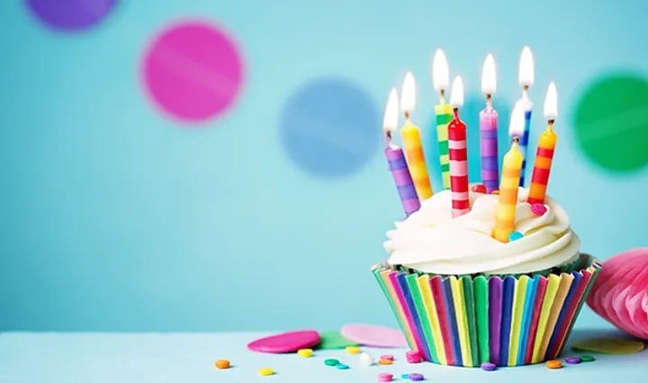 Cupcake with eight candles